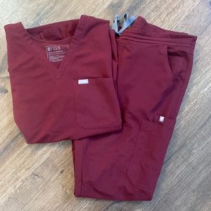 Figs burgundy scrub set